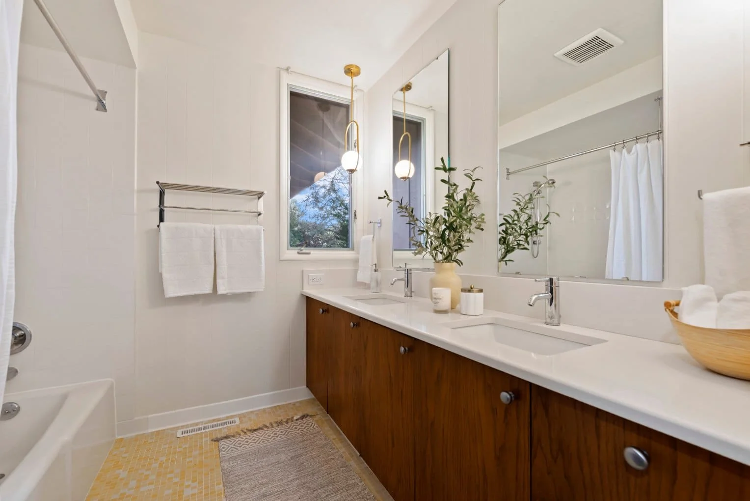 014_Bathroom_resized_resized
