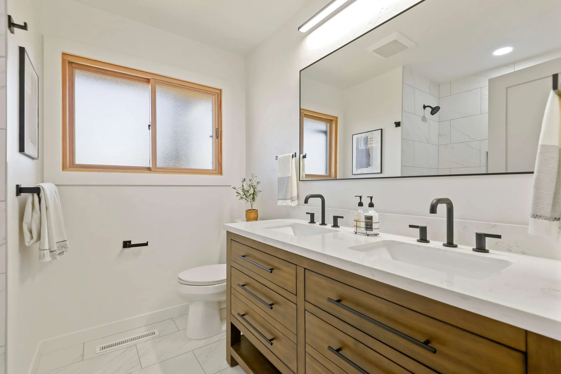 025_Bathroom_resized