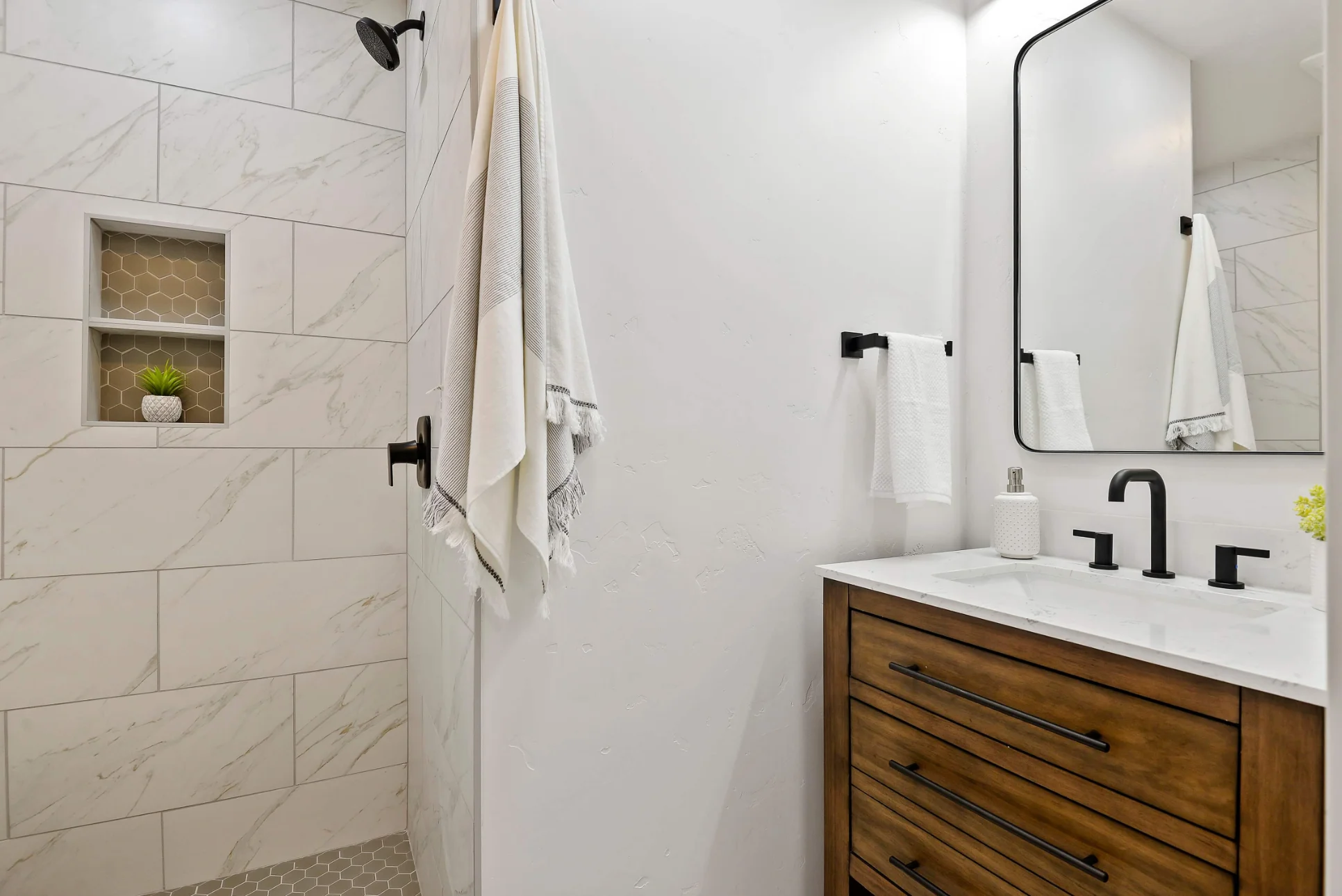 028_Bathroom_resized