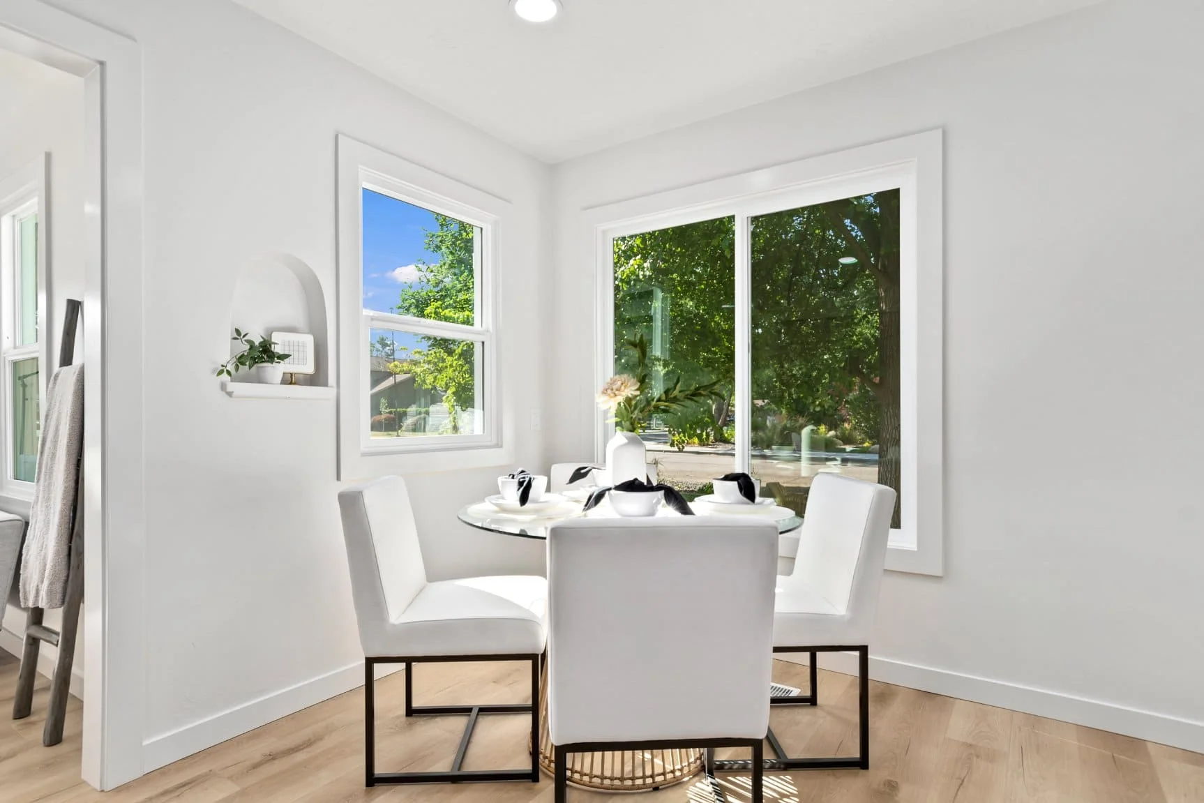 07-011_Dining Area_resized_resized