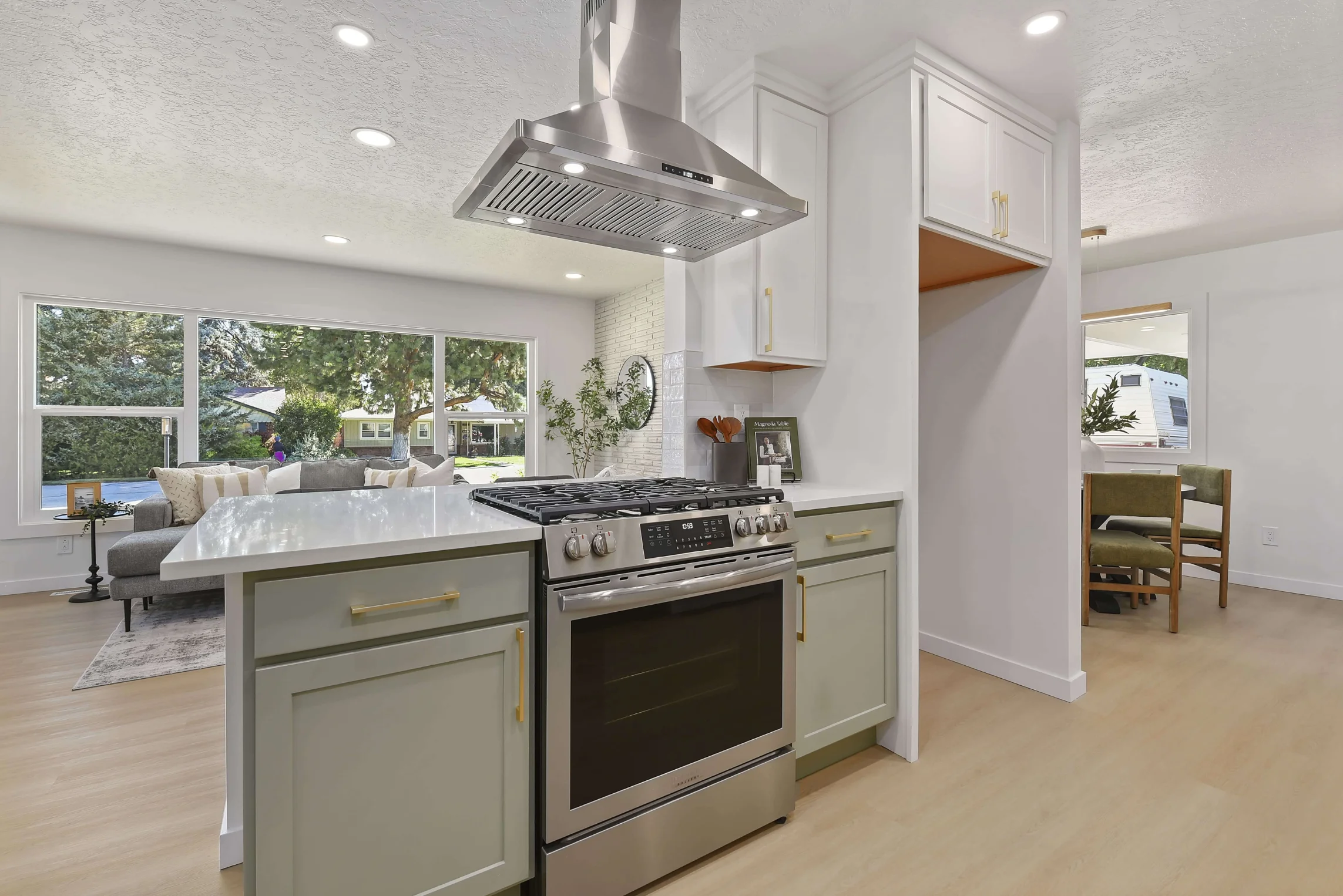 10-015_Kitchen_resized