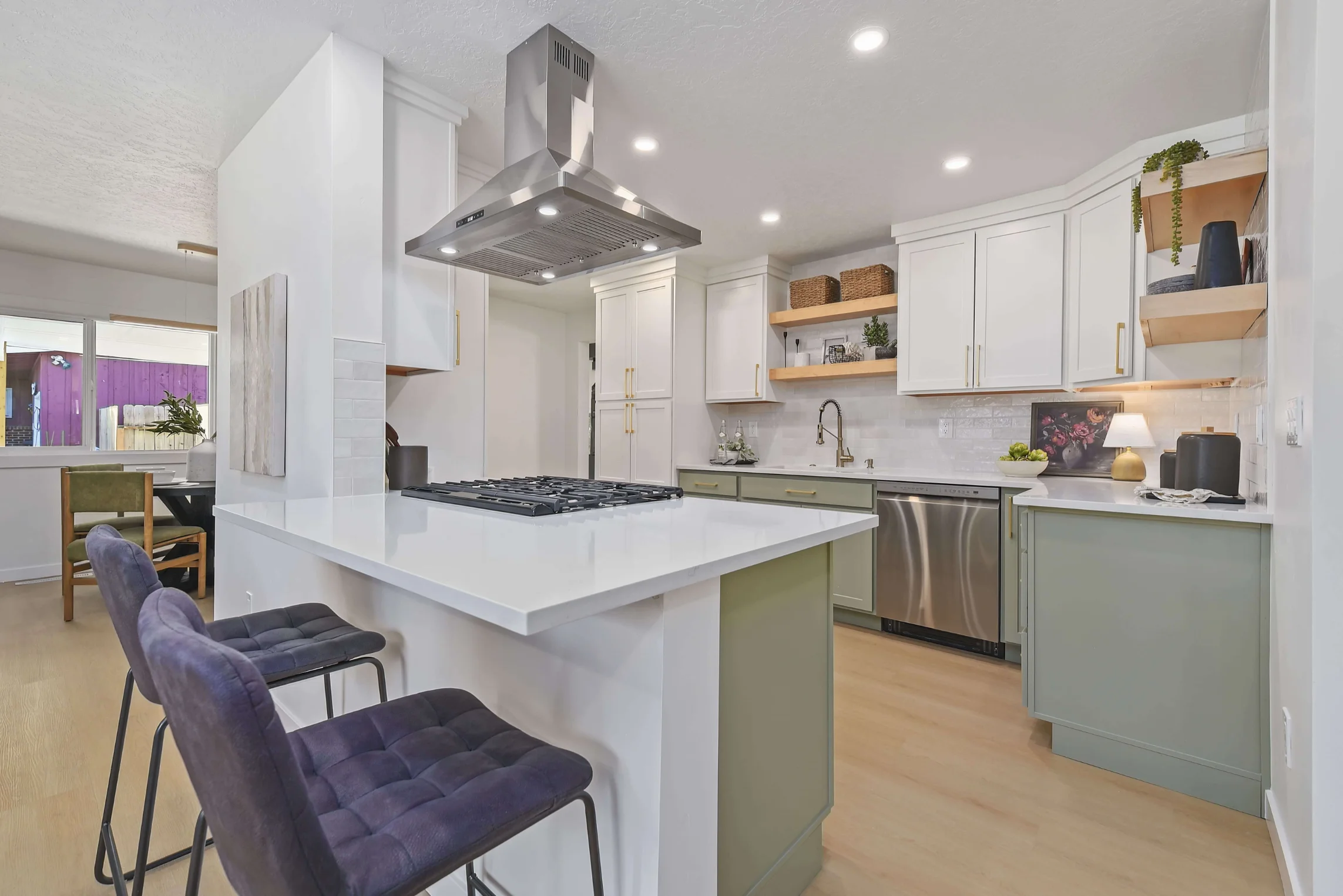 11-016_Kitchen_resized