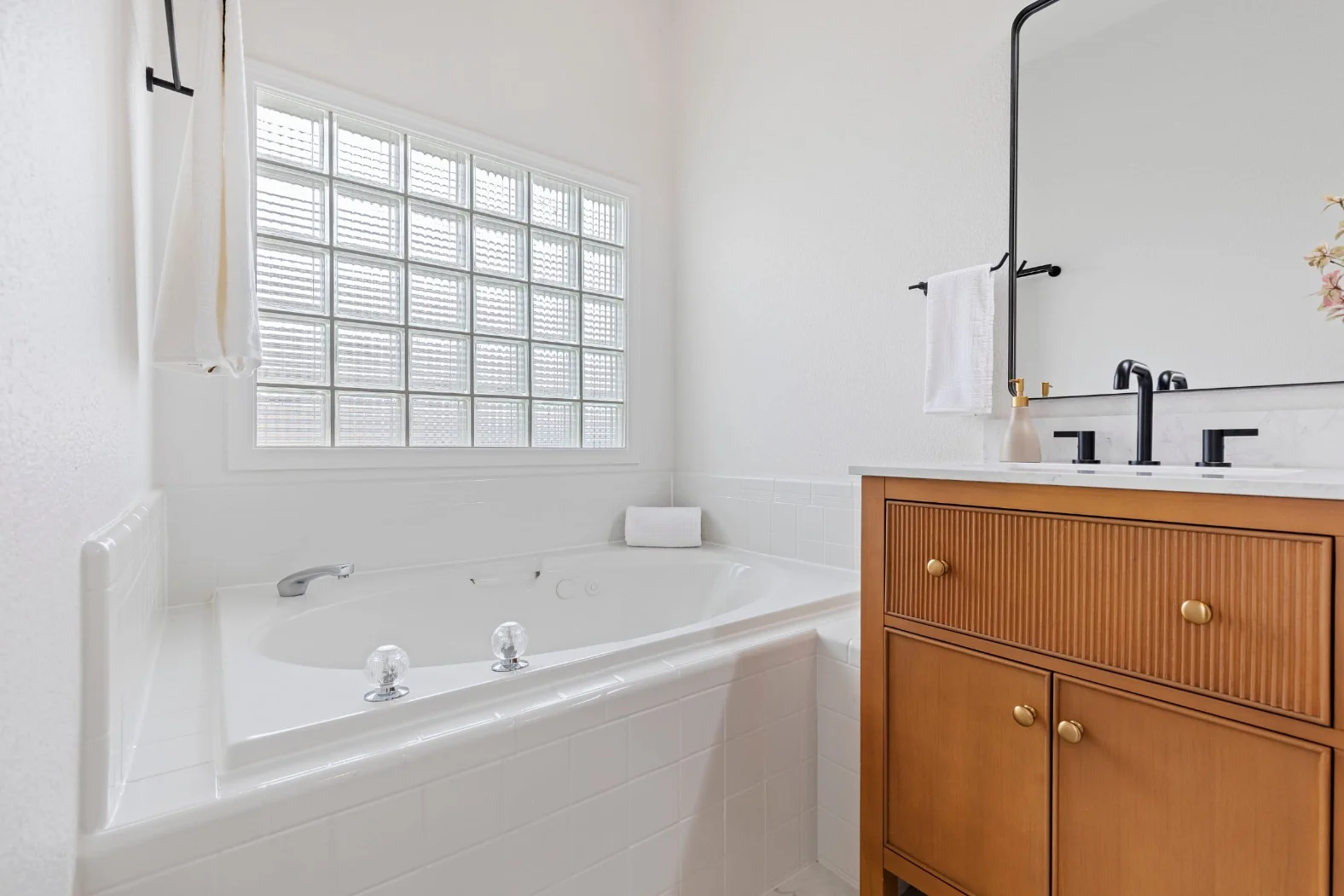 21-025_Bathroom_resized_resized
