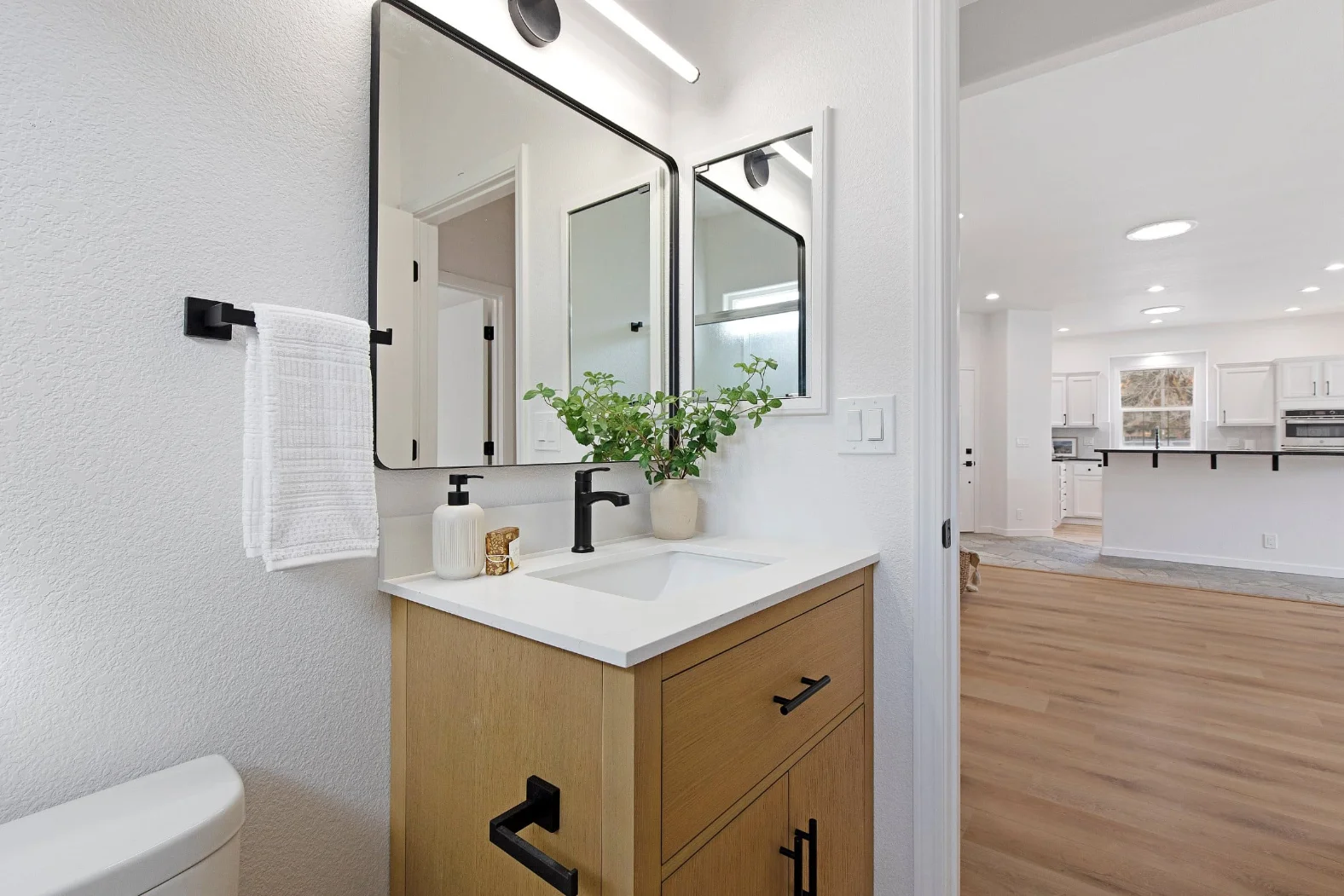 23-027_Bathroom_resized_resized