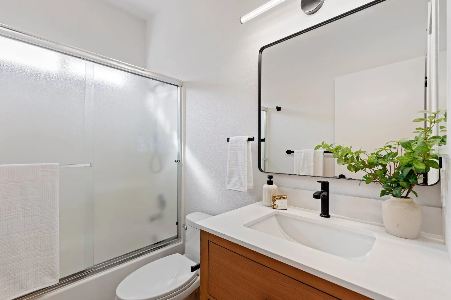 24-028_Bathroom_resized_resized